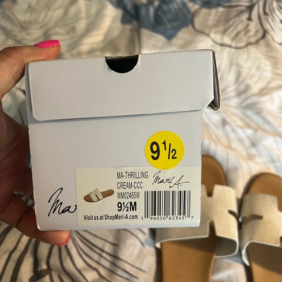 Mari A flat sandals - Picture 3 of 8